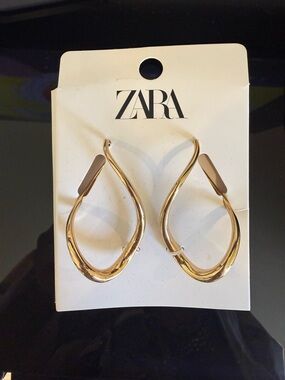 ZARA Gold Twisted Teardrop Hoop Earrings
